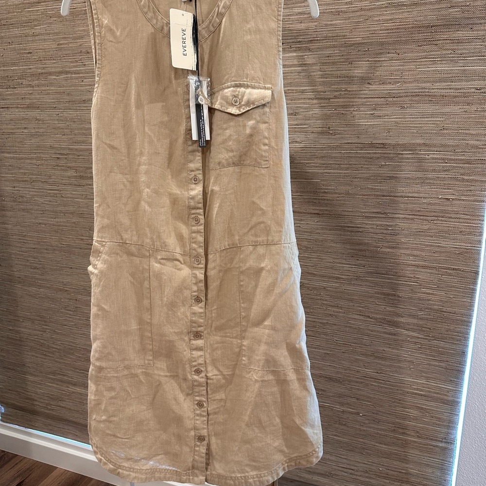 Evereve Beige Sleeveless Button-Down Top